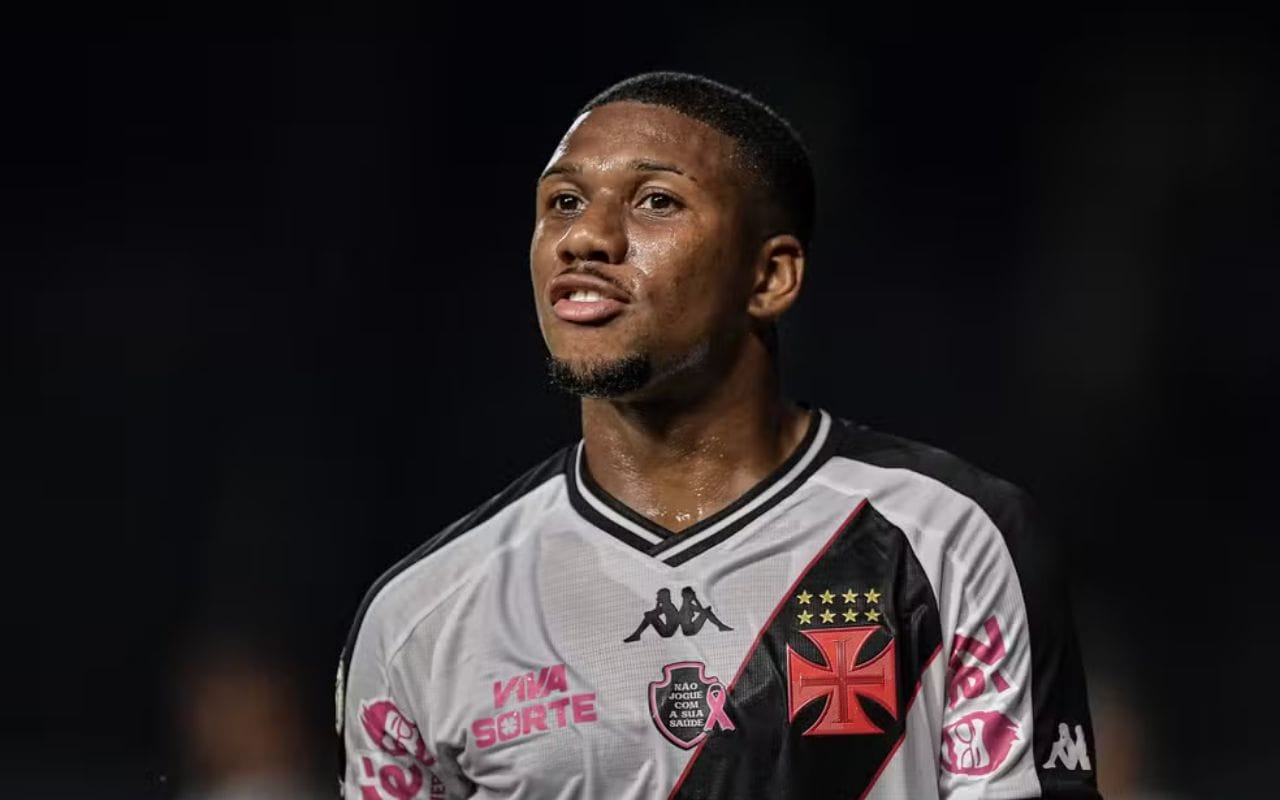 Lendrinho atuando pelo Vasco